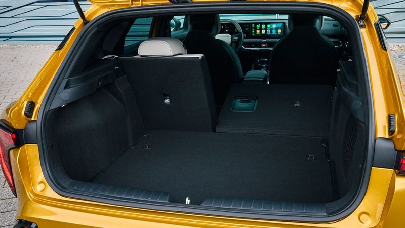 In den Kofferraum passen 438 bis 1.217 Liter Gepäck. (Bild: Kia)