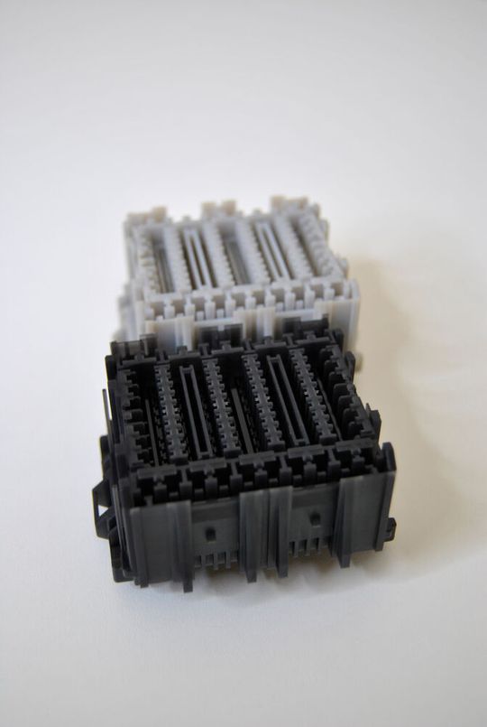 The comparison between the SLA printable plastics Accura Xtreme Grey (above) and the robust newcomer Accura Xtreme Black now used at Speedpart, which represents an inexpensive and deep black alternative to mechanically processed plastic prototypes ...(Image: Speedpart)