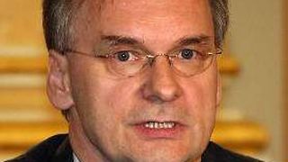 Dr. Reiner Haseloff, Wirtschaftsminister von Sachsen-Anhalt: „Braunkohle, aus der alle Produkte gewonnen werden können, die aus Erdöl hergestellt werden, ist viel zu schade zum Verbrennen.“  (Bild: Viktoria Kühne/Bilddatenbank Sachsen-Anhalt)