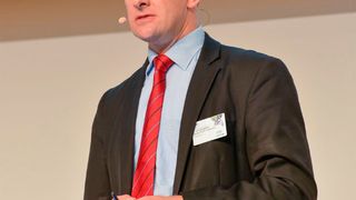 Georg Stefan Hagemann, Projektleiter bei Daimler für den „Highway Pilot“, gab Einblicke in den Lkw der Zukunft. (Foto: Werner Popp)