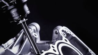 Nutzt man die 5-Achs-Scannerprüfung auf Koordinatenmessgeräten (KMG), umgeht man einige Nachteile, die von Systemen mit nur drei linearen Achsen her bekannt sind. (Renishaw)