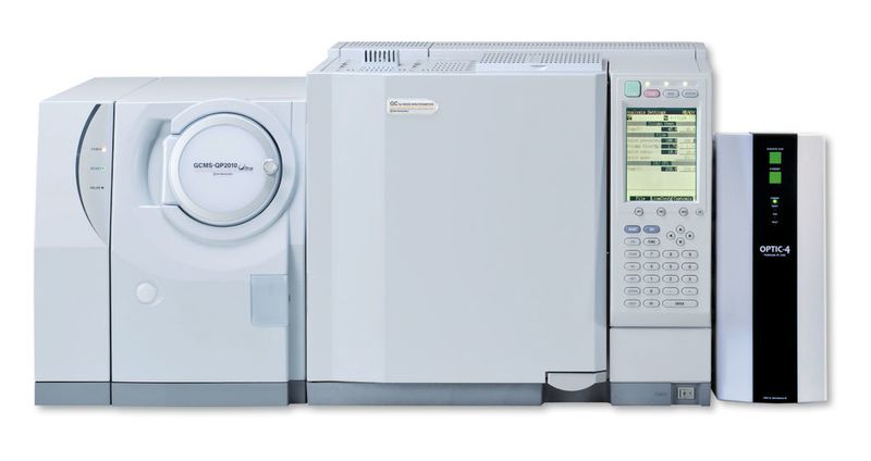 Abb. 2: GCMS-QP2010 in Verbindung mit dem OPTIC-4-Injektor.  (Bild: Shimadzu)