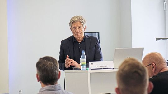 Energieberater Erich Koller hat sich auf die Beratung von Kfz-Betrieben spezialisiert.(Bild:  Schreiner – »kfz-betrieb«)