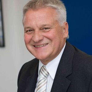 Prof. Dr.-Ing. Kletti; MPDV: „Hydra unterstützt bereits mehr als 880 Unternehmen weltweit dabei, effizienter zu produzieren. Der enge Kontakt von Mold-ID zum Spritzgießwerkzeug ermöglicht eine noch detailliertere Datenerfassung und somit eine konsequentere Nutzung von Hydra.“