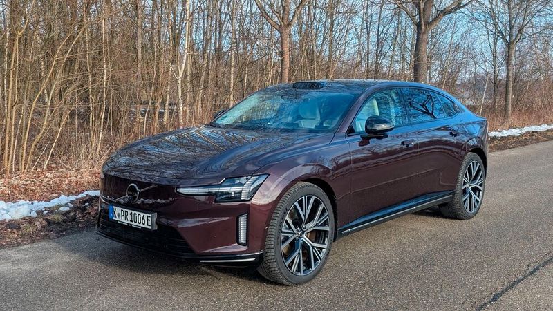 Der vollelektrische ES90 ist die einzige Limousine, die Volvo aktuell in Deutschland anbietet.(Bild:  Mauritz – VCG)