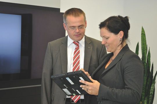 Manuela Preiß, Marketing, und Peter Pöheim, Geschäftsführer, haben in der Niederlassung den Hut auf, wenn es ums Internet geht. (Archiv: Vogel Business Media)