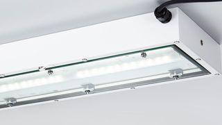 LED-Lichttechnik im robusten Stahlblech- oder Edelstahlgehäuse bietet R. Stahl mit den neuen für Zone 1 zugelassenen Langfeldleuchten der Serie 6012/5 (R. Stahl)