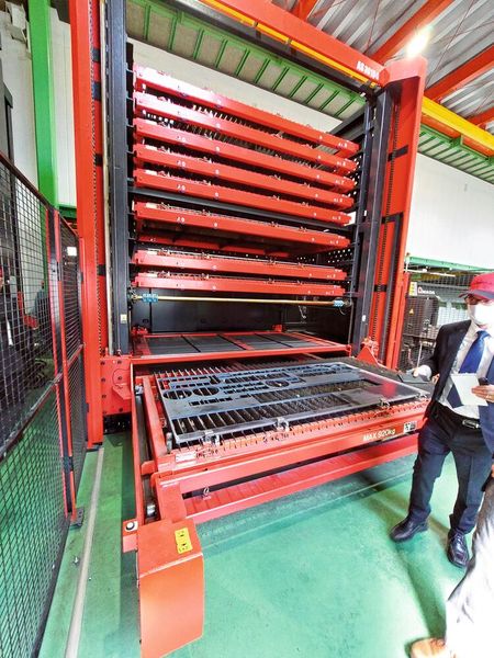 Impressionen von Kanto Seiko: Der mittelständische Auftragsfertiger setzt vollumfänglich auf einen Maschinenpark von Amada. Außerdem fertigt Kanto Seiko Maschineneinhausungen für Amada.  (Bild: VCG/Finus)