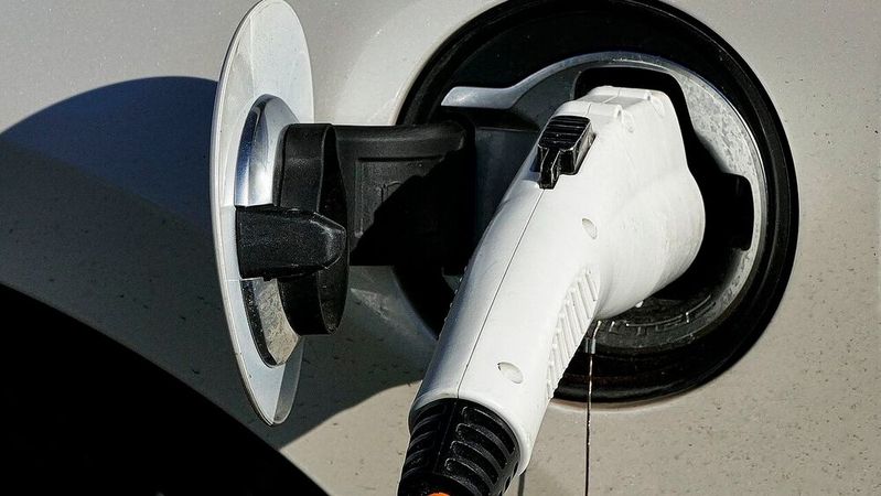 Ein neues Programm der Bundesregierung fördert den Ausbau privater E-Ladeinfrastruktur.(Bild:  frei lizenziert /  Pixabay)