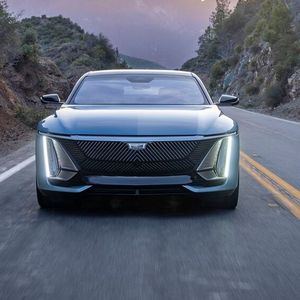 Die General-Motors-Tochter sucht eine Klasse höher die Herausforderung: Die Luxuslimousine Celestiq tritt gegen Maybach, Bentley und Rolls-Royce an.(Bild:  Cadillac)