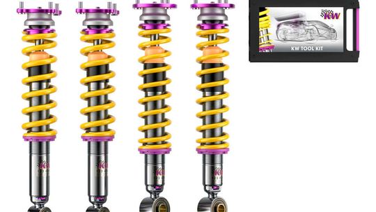 Das KW-V3-Klassik-Fahrwerk für den Porsche 928 gibt es ab 3.344 Euro (inklusive den vier unibalgelagerten Domlagern).(Bild:  KW Automotive)