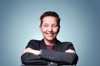 Dr. Anke Pagels-Kerp, Bereichsvorständin Raumfahrt des DLR: «Die Mapheus-Höhenforschungsraketen sind mehr als ein fliegendes Labor: Das Programm entwickelt sich zu einer flexiblen Testplattform für Technologien, die später auf Satelliten oder orbitalen Forschungsstationen eingesetzt werden können. Gleichzeitig öffnen wir das Mapheus-Programm auch stärker für die Wirtschaft. So ermöglichen wir Unternehmen einen schnellen, etablierten und vergleichsweise kostengünstigen Zugang zu Experimenten in Schwerelosigkeit.» (Bild: SSC Space)