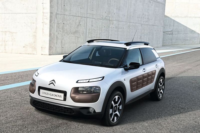 Mit dem Citroën C4 Cactus ging der französische Hersteller wieder seinen eigenen Weg und setzte sich vom Gros seiner Wettbewerber ab. Die Airbumps an den Seiten polarisierten und stießen erwartungsgemäß auf ein geteiltes Echo. (Citroën )