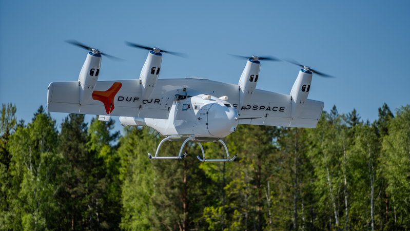 Die hybrid-elektrische Drohne kann Hunderte von Kilometern zurücklegen und Nutzlasten von bis zu 20 Kilogramm transportieren.(Bild:  Dufour Aerospace)