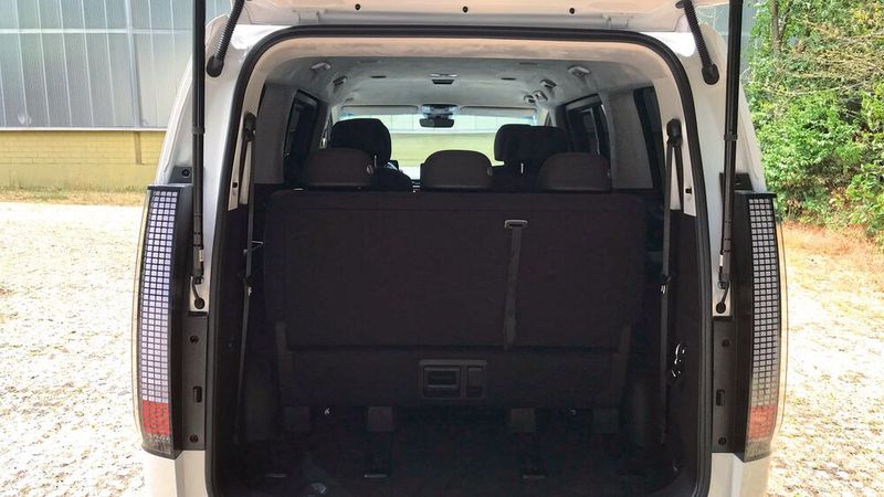 Zum Vorschein kommt ein Laderaum, der bis zu 1.303 Liter Volumen aufweist (gemessen bis zur Fensterunterkante. (Bild: Wolfgang Michel – VCG)