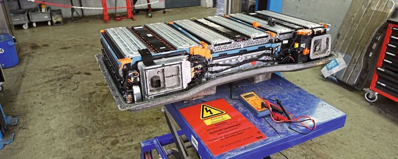 Bisher war es ohne die Hilfe des Herstellers nicht möglich, den tatsächlichen Gesundheitszustand der HV-Batterie zu bestimmen – Aviloo will das ändern.  (Bild:  Schreiner/»kfz-betrieb«)