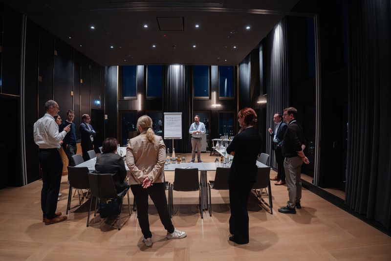 Ebenfalls Thema Krankenhaus, aber anderer Workshop: Michael Noll, Geschäftsbereichsleiter Digitale Innovationen bei der AOK Baden-Württemberg, sammelte mit den Teilnehmerinnen und Teilnehmern Ideen für echte Interoperabilität und echten Mehrwert durch die ePA. (Bild: Manuel Emme)