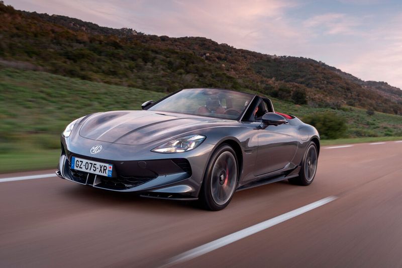 Der MG Cyberster fährt rein elektrisch. (Bild: MG Motor)