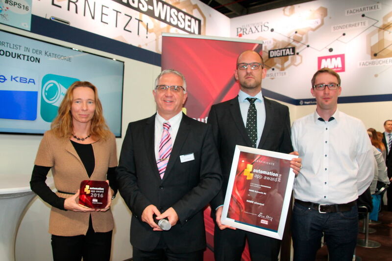v.l. Astrid Vosberg von Hawe Hydraulik, Bernd Weinig von elektrotechnik, Marcus Hofmann und Stanley Buchert beide von Hawe Hydraulik bei der Awardübergabe für die Kategorie Engineering. (elektrotechnik)