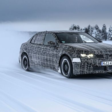 Chinas Autohersteller entwickeln ihre Modelle schneller als westliche Konkurrenten. Der Wettbewerbsnachteil ist längst erkannt. Konnten insbesondere die deutschen Hersteller mit ihren neuen Plattformen inzwischen aufholen? (Bild: UWE FISCHER/BMW)