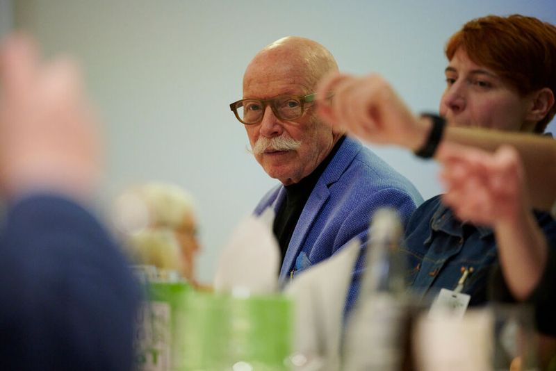 Impressionen vom ELEKTRONIKPRAXIS Frühlingsfest 2023 im Ketterer Kunst mit der Verabschiedung von Johann Wiesböck.  (Bild: © EYE AM CHRIS)