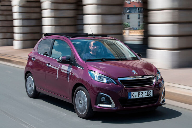 ... während Peugeot-Händler im Web für den 108 ab 7.800 Euro verlangen. Den sparsamen 1,0-l-Benzinmotor mit 51 kW/69 PS gibt es in jedem Drilling. Beim C1 und 108 liegt der Verbrauch des Dreizylinders im Normzyklus bei 4,1 l/100 km (95 g CO2/km) ... (Foto: Peugeot)