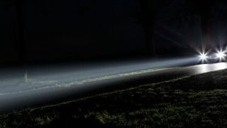 BMW bringt mit dem i8 das erste Serienfahrzeug mit Laserlicht-Scheinwerfern. (Foto: BMW)