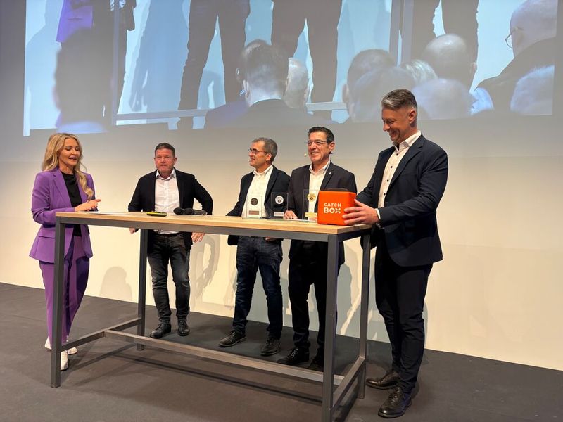 Gute Stimmung bei der Spitze des BVdP: Bei der Netzwerkstatt moderierte Petra Bindl den Eventtag und interviewte zu Beginn Vortstandsmitglied Andreas Lau, Michael Pinto BVdP-Präsident Reinhard Beyer, Geschäftsführer Michael Pinto und das neue Mitglied in der Verbandspitze, Benjamin Schmitz. (Bild:  Otto - VCG)