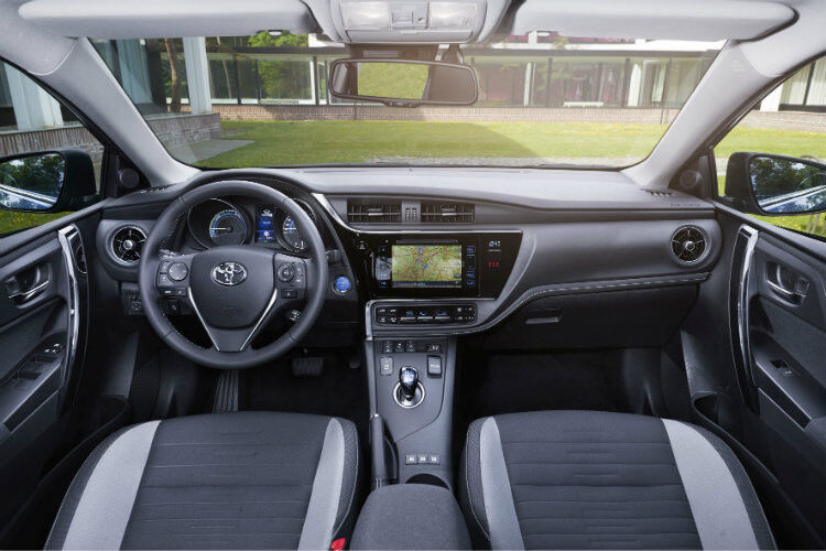 Der Innenraum des neuen Auris ist deutlich hochwertiger als beim Vorgänger. (Foto: Toyota)