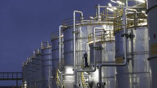 Nachtansicht des integrierten Bayerwerks im Chemieindustriepark Shanghai.  (Bild: Bayer)