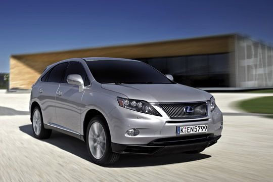 Die Premium-Tochter Lexus hat bereits drei Hybridmodelle im Programm: Das SUV RX 450 h... (Archiv: Vogel Business Media)