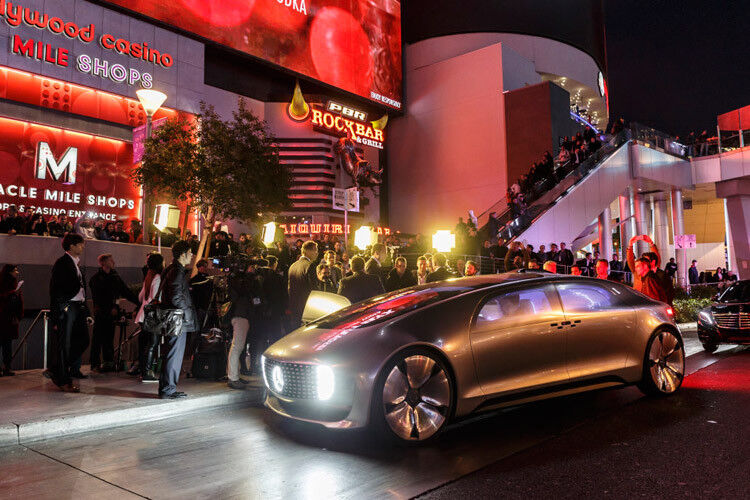 Selbstfahrend ist auch die Mercedes-Studie „F 015 Luxury in Motion“. (Foto: Daimler)