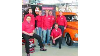 Das Motul-Team, hier auf der Retro Classics in Stuttgart, ist auch für Oldtimer der kompetente Ansprechpartner in Sachen Schmier- und Pflegeprodukte.  (Foto: Dominsky)