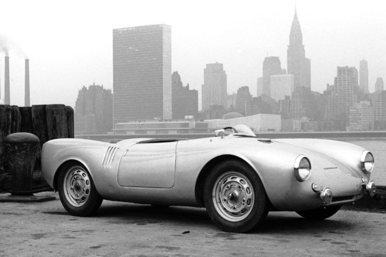 Tod eines Jugend-Idols: In einem solchen Porsche 550 Spyder kam am 30. September 1955 der US-Schauspieler James Dean im Alter von erst 24 Jahren bei einem Unfall ums Leben. (Foto: Porsche)