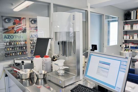 FT4-Powder- Rheometer im Einsatz bei Azo(Bild:  Freeman)