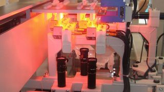 Wer Unikate wie diese 
kundenspezifische Anlage zur Pipetteninspektion 
konstruiert und baut, 
benötigt nicht nur viele, sondern auch sehr unterschiedliche mechanische Konstruktionselemente.  (Bild: Hekuma)