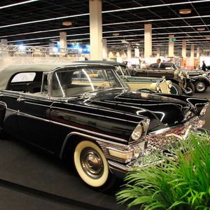 Was wie ein Amischlitten aus den Fünfzigern aussieht, ist in Wirklichkeit ein russicher ZIL.(Bild:  Dominsky)