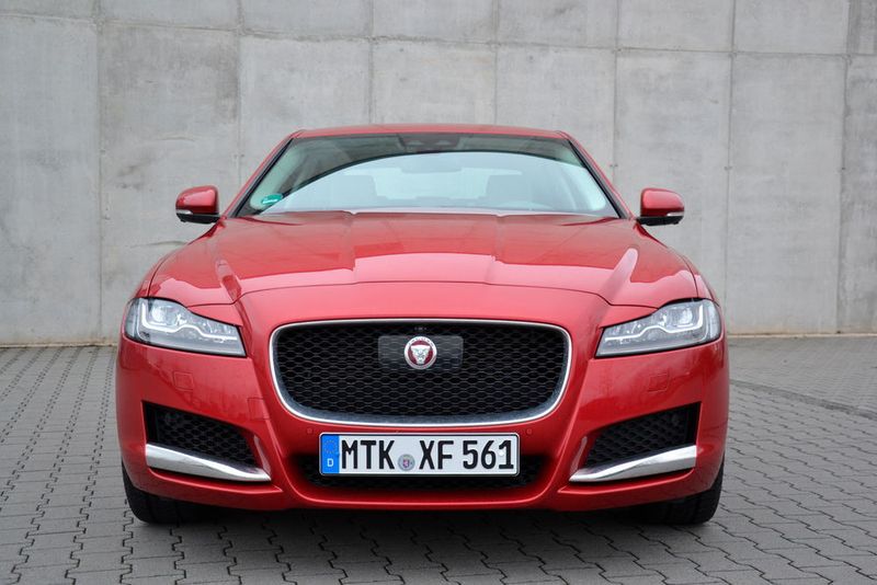 Der Jaguar XF der zweiten Generation muss sich im Segement der oberen Mittelklasse vor allem gegen Konkurrenz aus Deutschland (Audi, BMW, Mercedes-Benz) und Schweden (Volvo) behaupten. (Michel / »kfz-betrieb«)