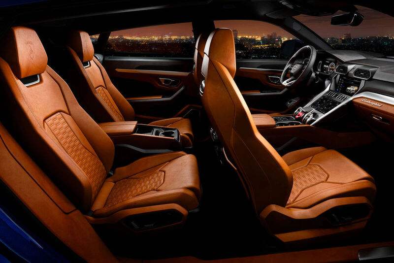 Als Sonderausstattung in Verbindung mit den 18-fach verstellbaren Vordersitzen können Kunden zwei separate Rücksitze ordern. (Lamborghini)