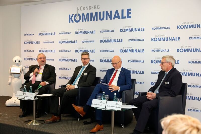 Von links: Eduard Heilmayr (Kommunale ITK), Christian Arnold (NürnbergMesse GmbH), Dr. Uwe Brandl (Bayerischer Gemeindetag), Dr. Franz Dirnberger (Bayerischer Gemeindetag) (NürnbergMesse GmbH)