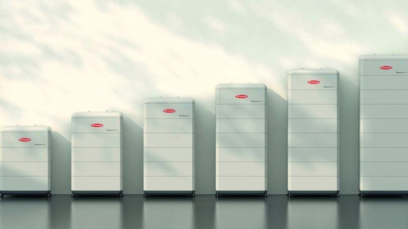 Die Hochvoltbatterie "Fronius Reserva Pro" ist flexibel skalierbar mit Kapazitäten von 12 bis 32 kWh pro Turm und bis zu 128 kWh in Parallelschaltung.(Bild:  Fronius)