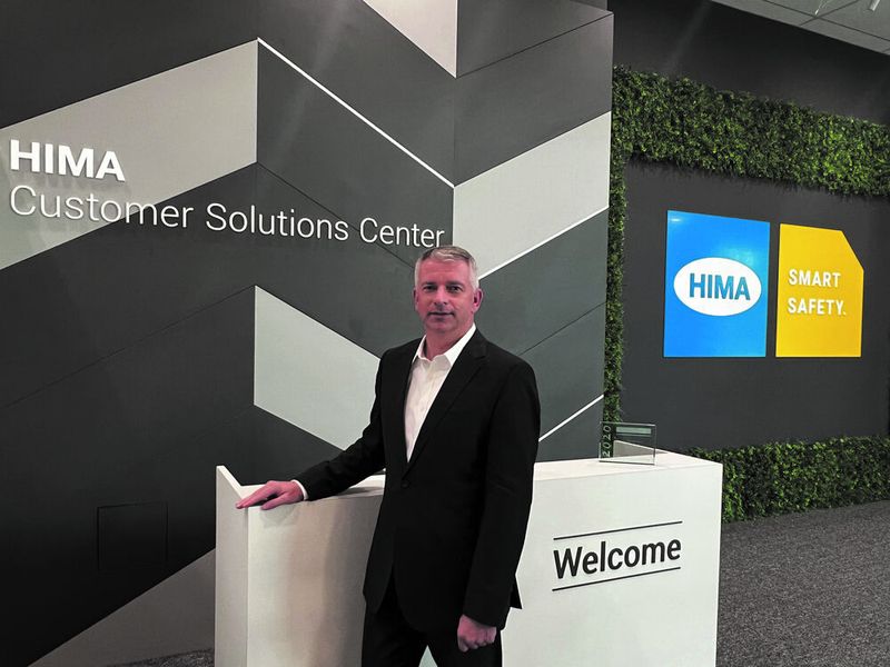 Friedhelm Best (Vice President Region Asia Pacific) im Customer Solutions Center in Singapur  (Bild: HIMA)