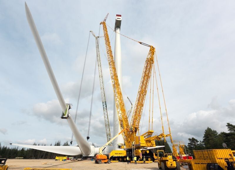 Der erste Prototyp der Weltrekord-Windturbine auf dem Weg durch Dänemark, bei Aufbau und Tests (Siemens)