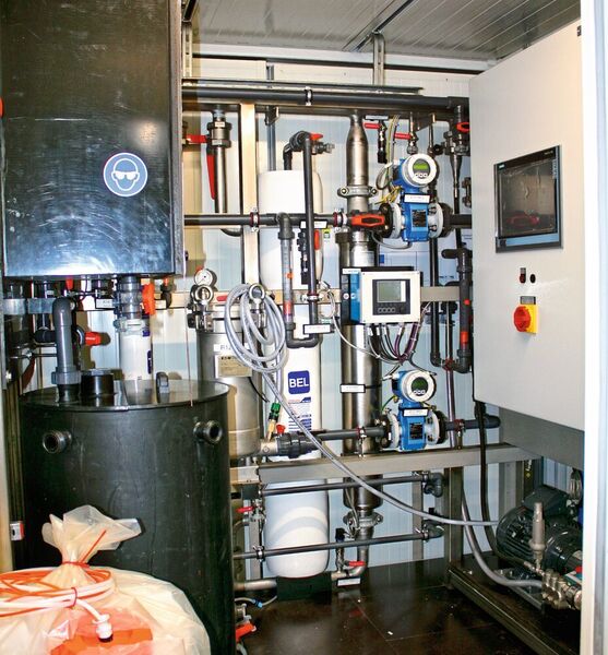 Bild 2: Effiziente Kreislaufführung von Kühlwasser durch integrierte Entsalzung. Hier: Hochdruck-Umkehrosmose. (SMS group)