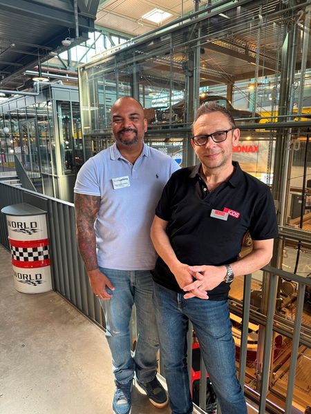 Zwei Männer, ein Wort, ein Team: David Holliday (l., IT-BUSINESS) mit Frank Kunisch (ICOS) (Bild: Vogel IT-Medien GmbH)