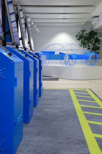 Im IoT Innovation Studio kann man lernen, wie IoT-Technologien die Steuerung und das Tracking in Fabriken verbessern. (Nokia)