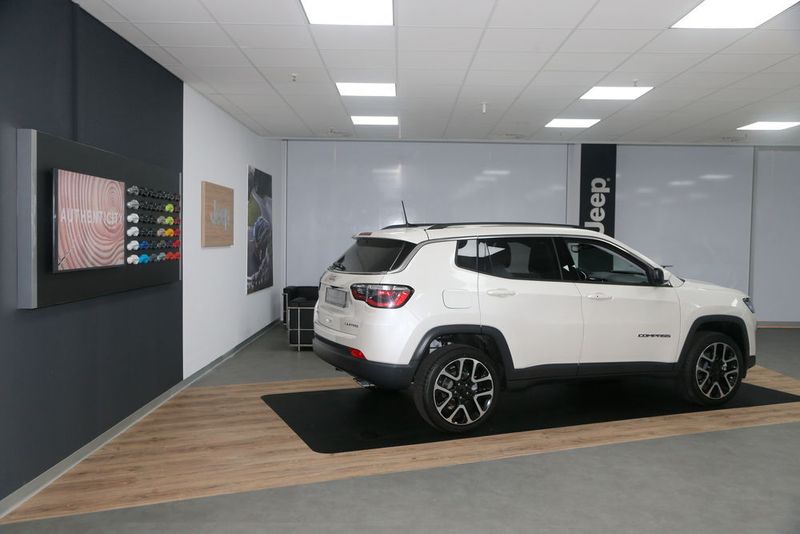 Zumindest im Pop-Up-Store spielt die Fliesenfrage keine Rolle. (FCA)