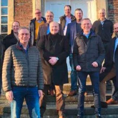 Klausurtagung des Vorstands des Kfz-Gewerbes NRW. In Münster stand die Trennung der Geschäftsstelle zwischen ZDK und ZVK auf der Agenda. Mit dabei Präsident Frank Mund (2. v.r.) und Bundesinnungsmeister und ZVK-Präsident Detlef Peter Grün (3. v. r.).  (Bild: Kfz-NRW)