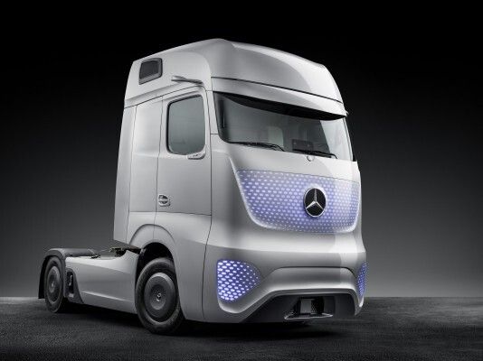Der Mercedes-Benz Future Truck 2025: Weltpremiere der spektakulären Studie des Lkw von morgen – autonome Fahrt in eine faszinierende Zukunft (Mercedes-Benz)
