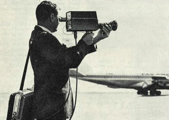 Eine Sensation im Jahre 1966: die batteriebetriebene, tragbare Video-Aufzeichnungsanlage WRC-150 wiegt „nur“ 13 kg, wobei die Kamera mit gerade einmal 3 kg zu Buche schlägt. (Bild: Westel)